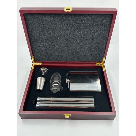 Gorham Other - Gorham Flask & Cigar Set, 13.5"x 15" Silver
